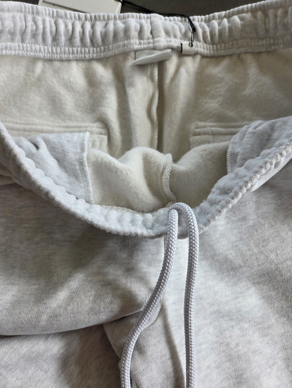 Aritzia Cozy Sweatfleece Mega Cargo Joggers Size Large NWT - Picture 10 of 12